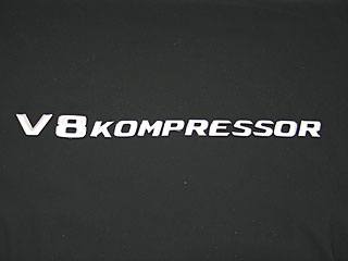 Mercedes-Benz SL class 用パーツ 『クロームエンブレム V8 KOMPRESSOR』 商品イメージ