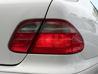 Mercedes-Benz CLK class 用パーツ 『W208 CLK クリスタル LED テールレンズ スモーク』 装着イメージ