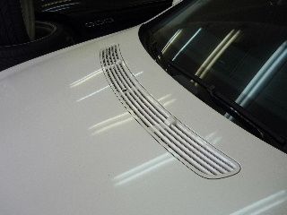 Mercedes-Benz E class 用パーツ 『ボンネットスクープカバー』 装着イメージ