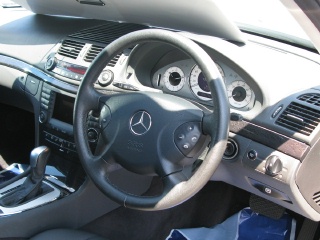 Mercedes-Benz E class 用パーツ 『スタンダード ステアリング』 装着イメージ