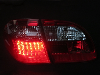 Mercedes-Benz E class 用パーツ 『W211 ワゴン LEDテール クリア』 装着イメージ