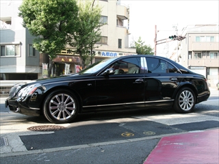 MAYBACH マイバッハ 用パーツ 『マｊバッハ クロームピラーカバー』 装着イメージ