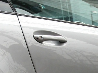 Mercedes-Benz E class 用パーツ 『クロームドアハンドルインナーカバー』 装着イメージ