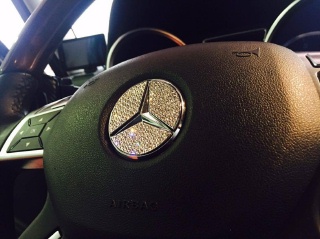 Mercedes-Benz SL class 用パーツ 『スワロフスキー ベンツ ステアリング バッチ』 装着イメージ