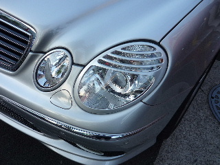 Mercedes-Benz E class 用パーツ 『W211 SILVER<br>HEAD LIGHT RING 07y LOOK』 装着イメージ
