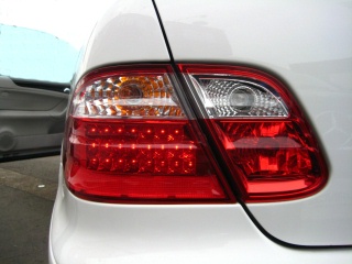 Mercedes-Benz CLK class 用パーツ 『W208 CLK クリスタル LED テールレンズ』 装着イメージ