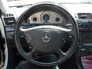 Mercedes-Benz E class 用パーツ 『スタンダード ステアリング』 装着イメージ