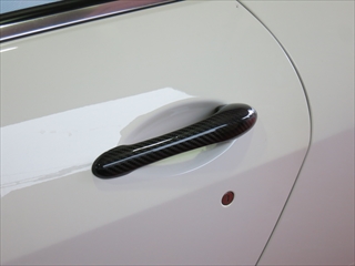 MASERATI マセラティ グラントゥーリズモ 用パーツ 『カーボン ドアハンドルカバー』 装着イメージ