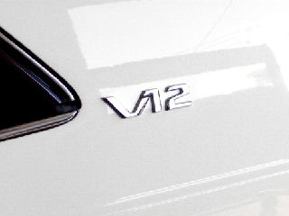 Mercedes-Benz S class 用パーツ 『クローム エンブレム V12』 装着イメージ