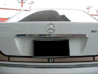 Mercedes-Benz S class 用パーツ 『W140 クローム トランクリッドモール』 装着イメージ